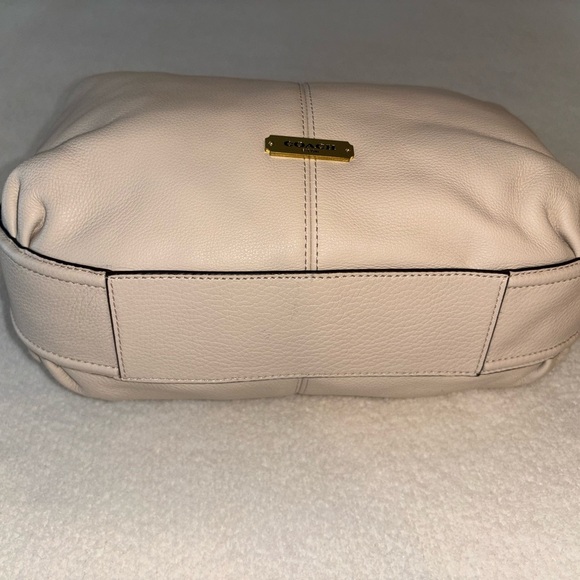 NWT Coach Off White Leather Shoulder Bag with Dust Bag. - Picture 13 of 16